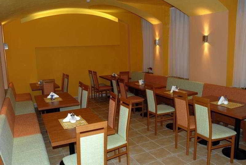 ホテル シティ セントラル デ ラックス プラハ レストラン 写真